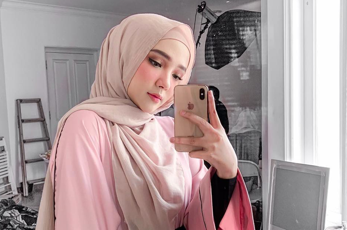 Hi ladies, Simak Tips Memakai Hijab agar Wajah Tembem Bisa jadi Tirus